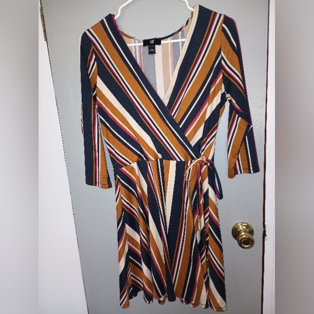 Dress - Picture 3 of 3